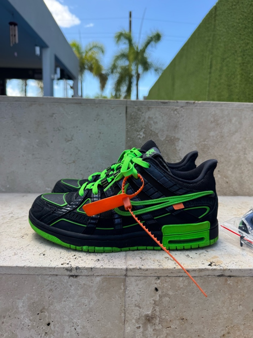 NIKE AIR x OFF WHITE Rubber Dunk
Low Black Green Size 9men